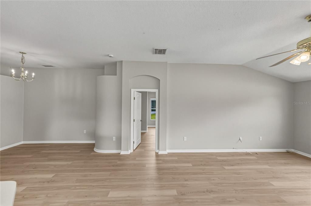 For Sale: $370,000 (3 beds, 2 baths, 1715 Square Feet)