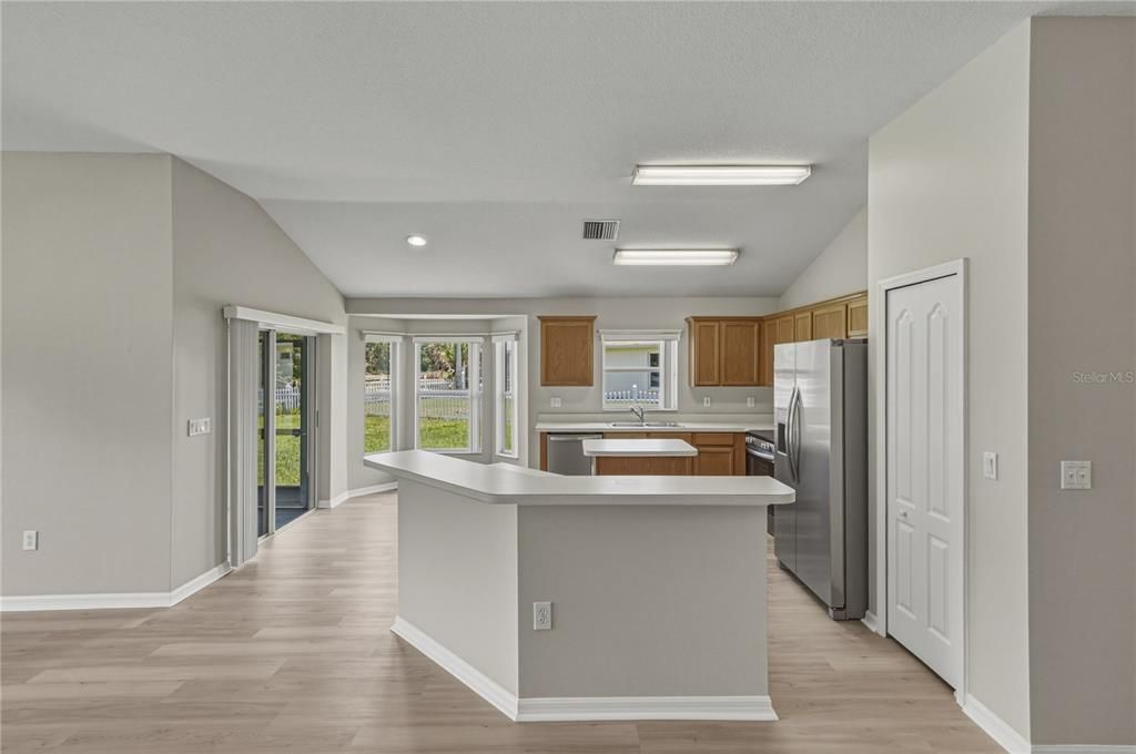 For Sale: $370,000 (3 beds, 2 baths, 1715 Square Feet)