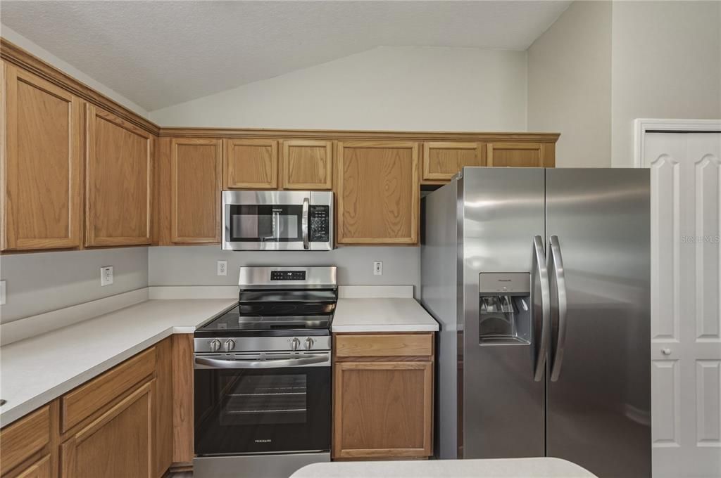 For Sale: $370,000 (3 beds, 2 baths, 1715 Square Feet)