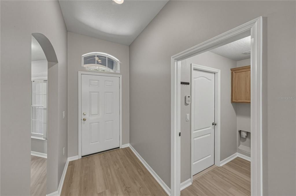 For Sale: $370,000 (3 beds, 2 baths, 1715 Square Feet)
