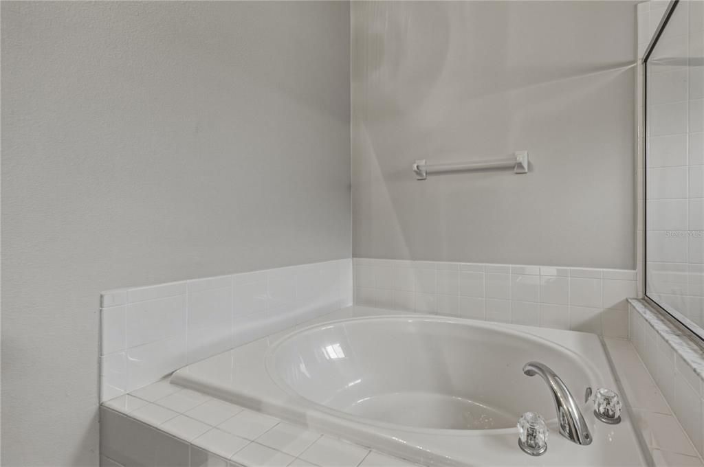 For Sale: $370,000 (3 beds, 2 baths, 1715 Square Feet)