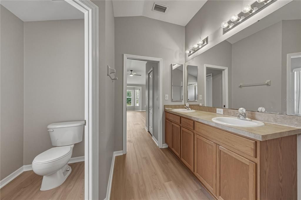 For Sale: $370,000 (3 beds, 2 baths, 1715 Square Feet)