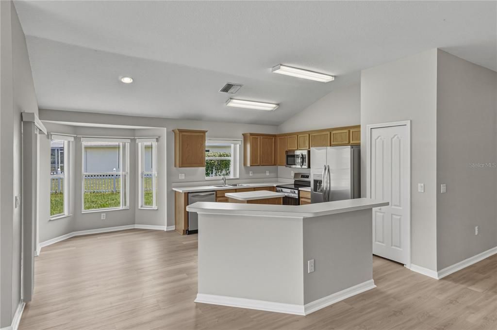 For Sale: $370,000 (3 beds, 2 baths, 1715 Square Feet)
