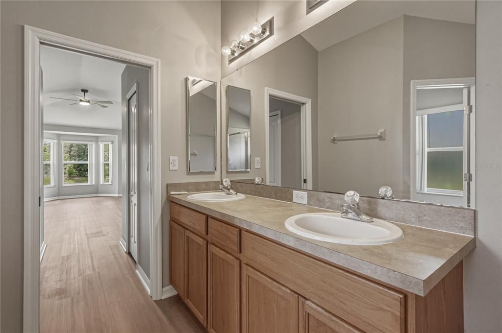 For Sale: $370,000 (3 beds, 2 baths, 1715 Square Feet)