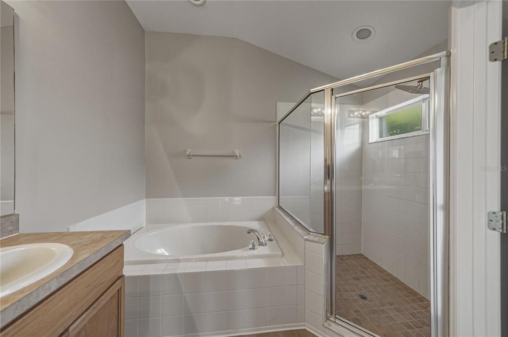 For Sale: $370,000 (3 beds, 2 baths, 1715 Square Feet)