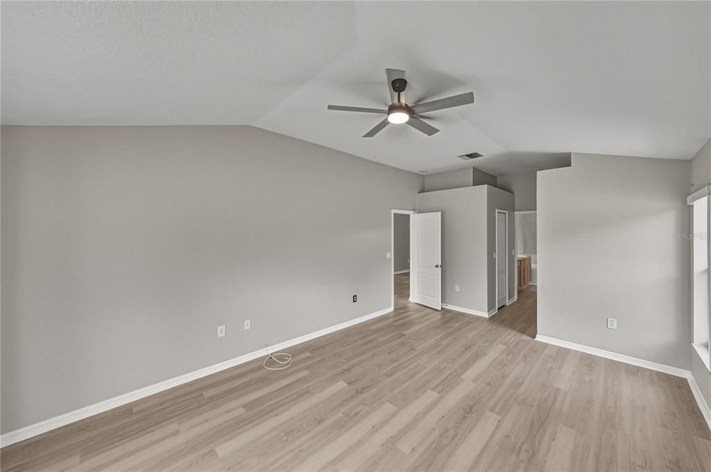 For Sale: $370,000 (3 beds, 2 baths, 1715 Square Feet)