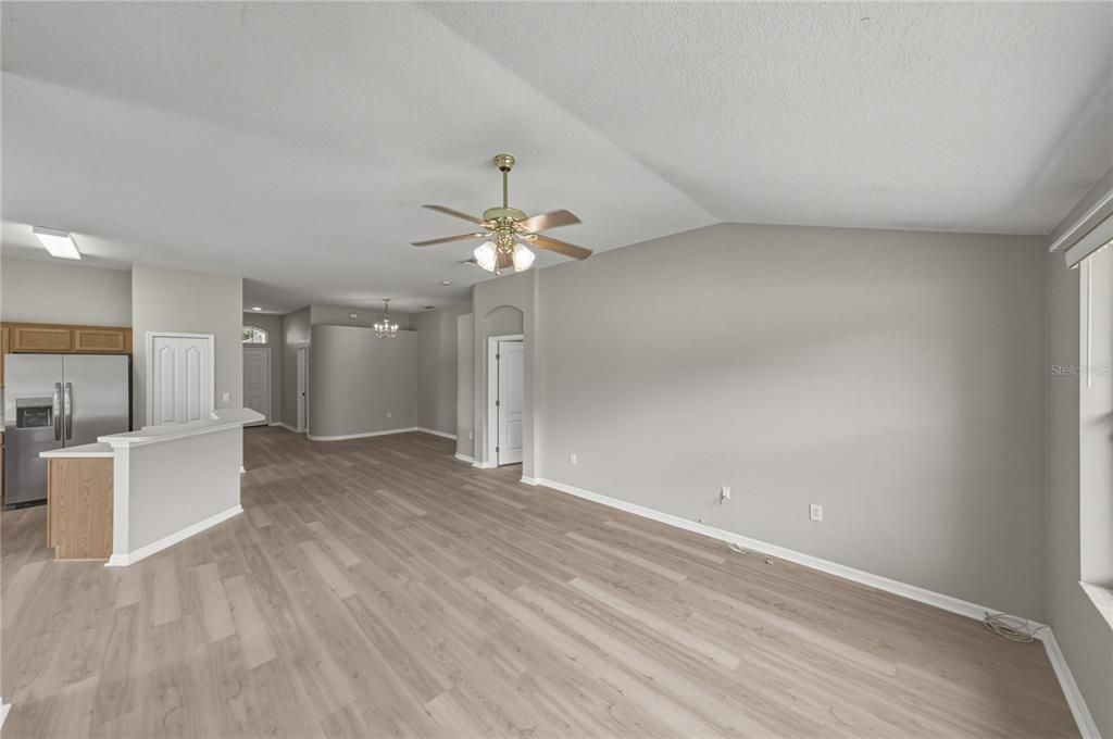 For Sale: $370,000 (3 beds, 2 baths, 1715 Square Feet)
