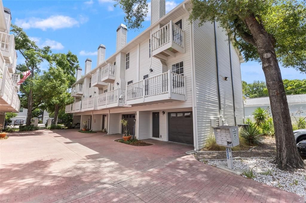For Rent: $3,750 (3 beds, 2 baths, 1268 Square Feet)