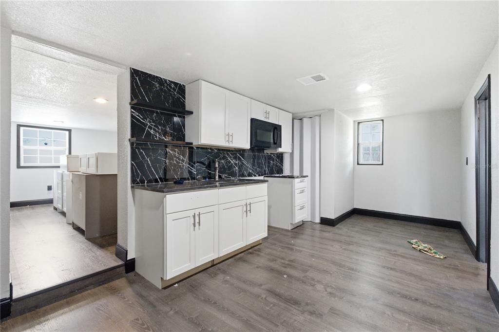На продажу: $449,000 (4 спален, 2 ванн, 1132 Квадратных фут)