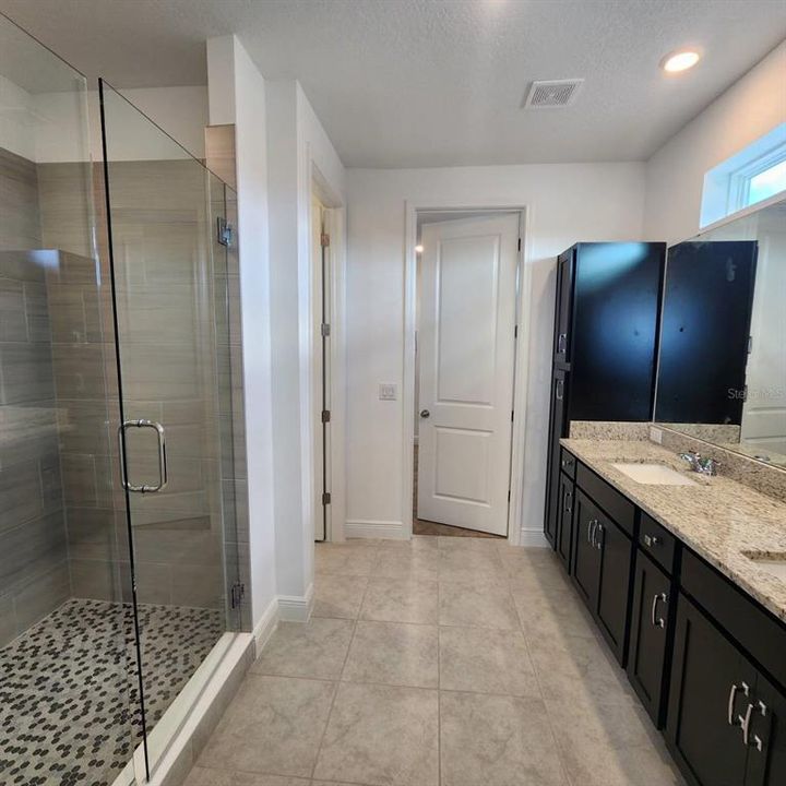 For Rent: $4,500 (5 beds, 5 baths, 4203 Square Feet)