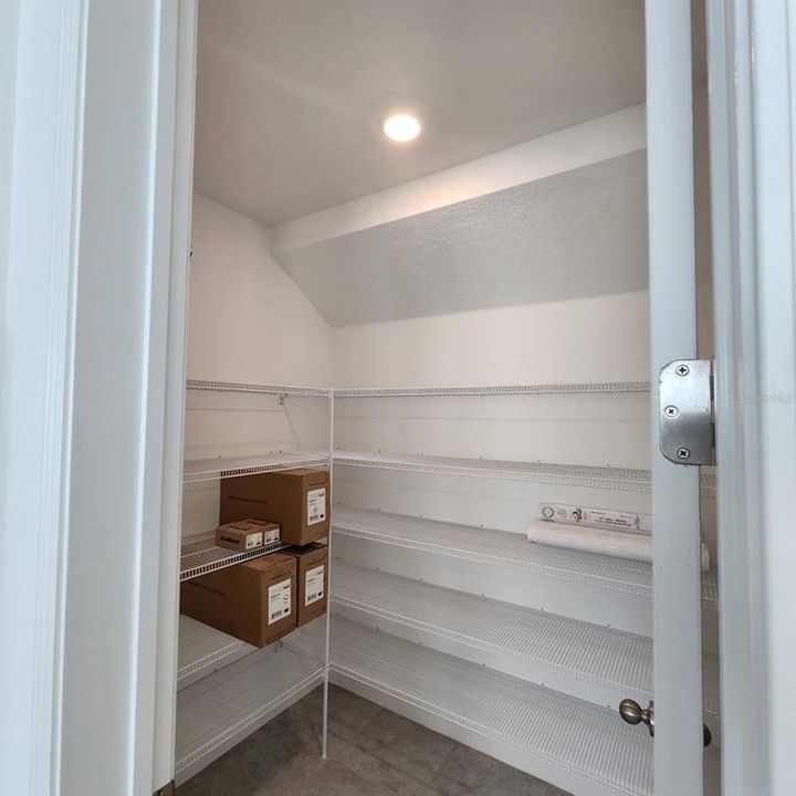 For Rent: $4,500 (5 beds, 5 baths, 4203 Square Feet)