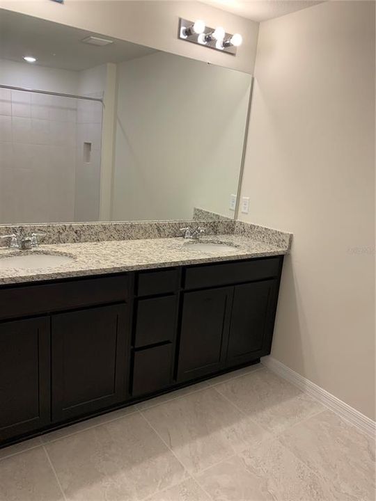 For Rent: $2,200 (3 beds, 2 baths, 1699 Square Feet)