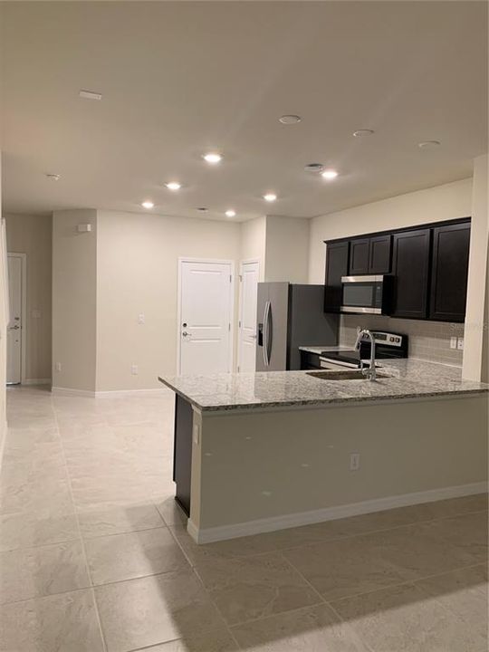 For Rent: $2,200 (3 beds, 2 baths, 1699 Square Feet)