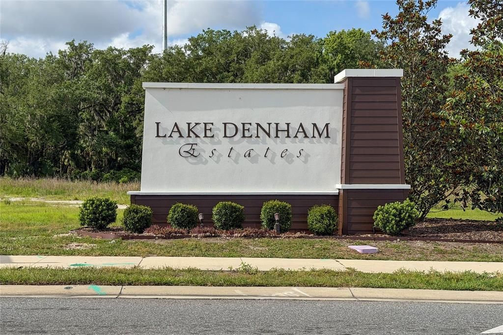 For Sale: $285,900 (3 beds, 2 baths, 1645 Square Feet)