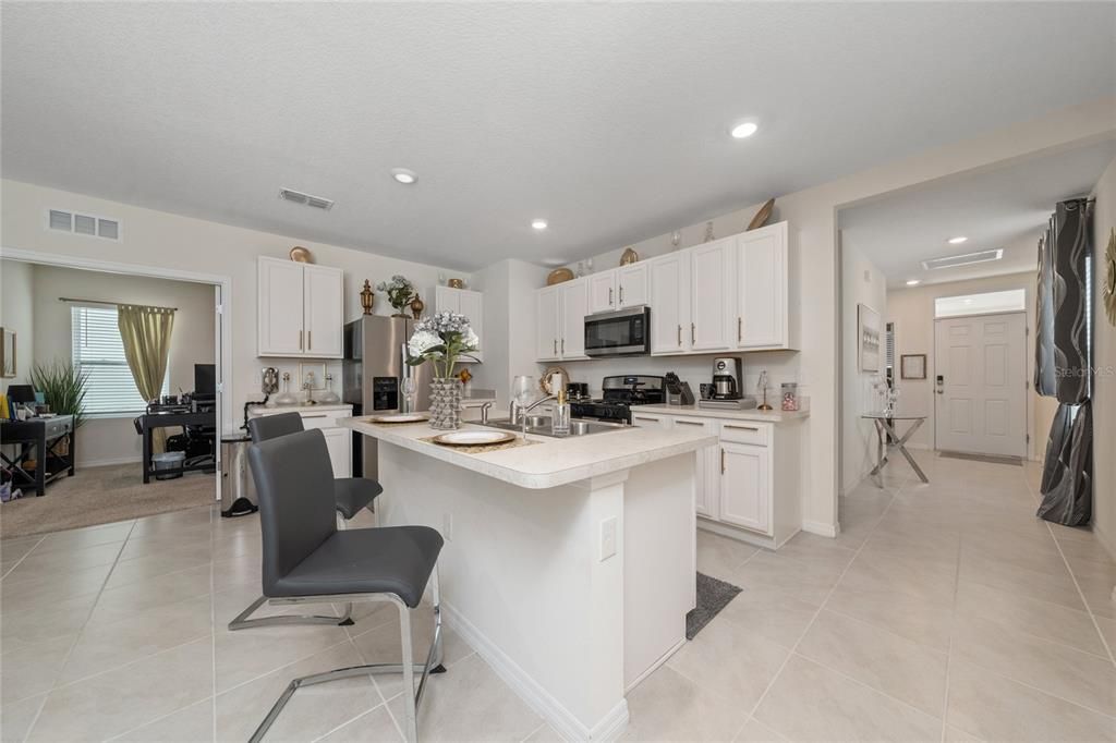 For Sale: $285,900 (3 beds, 2 baths, 1645 Square Feet)