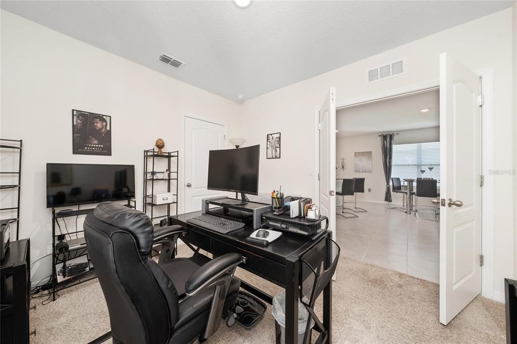 For Sale: $285,900 (3 beds, 2 baths, 1645 Square Feet)