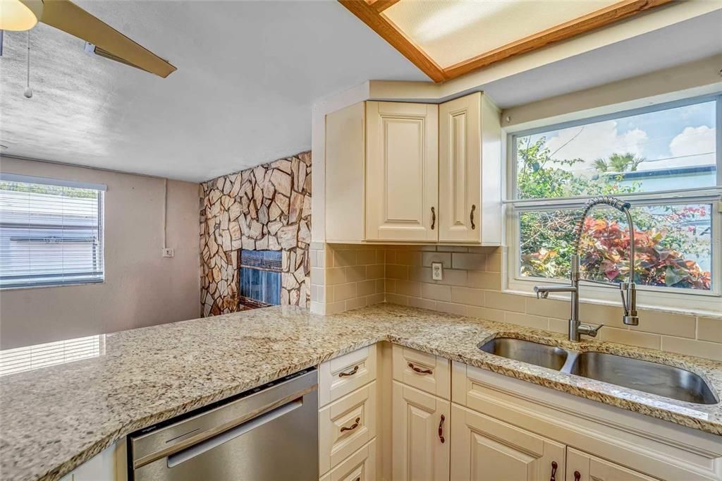 For Sale: $429,000 (2 beds, 2 baths, 1418 Square Feet)