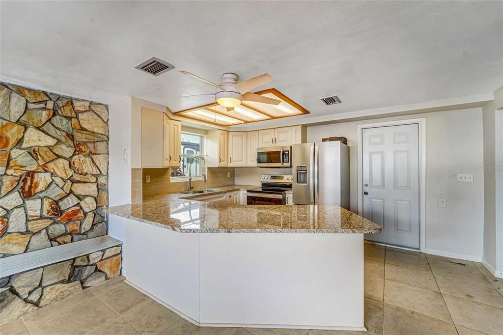 For Sale: $429,000 (2 beds, 2 baths, 1418 Square Feet)
