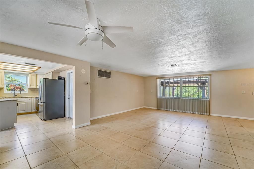 For Sale: $429,000 (2 beds, 2 baths, 1418 Square Feet)