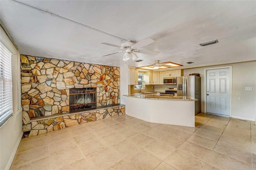 For Sale: $429,000 (2 beds, 2 baths, 1418 Square Feet)