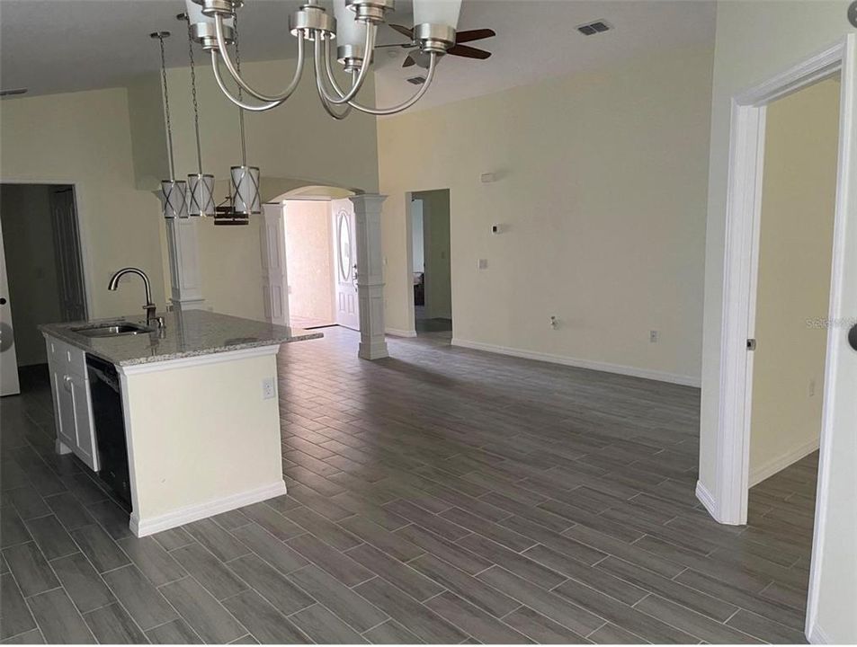 For Rent: $2,500 (3 beds, 2 baths, 1516 Square Feet)