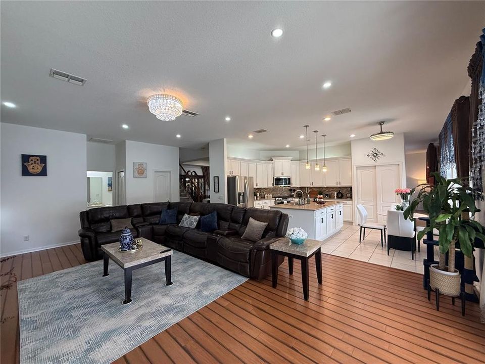 For Sale: $739,000 (5 beds, 3 baths, 3600 Square Feet)