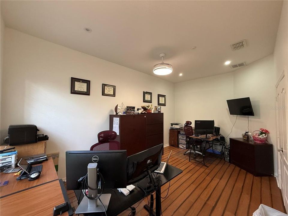 For Sale: $739,000 (5 beds, 3 baths, 3600 Square Feet)