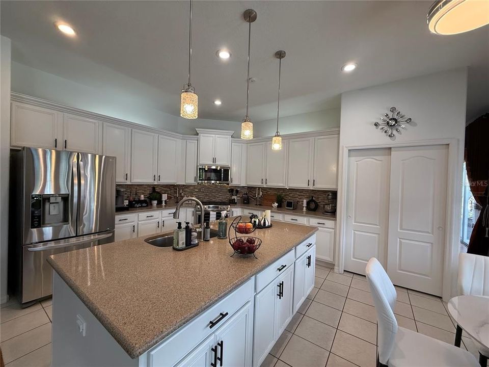 For Sale: $739,000 (5 beds, 3 baths, 3600 Square Feet)