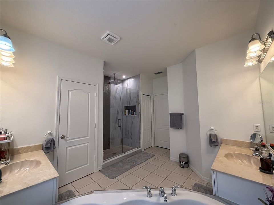 For Sale: $739,000 (5 beds, 3 baths, 3600 Square Feet)