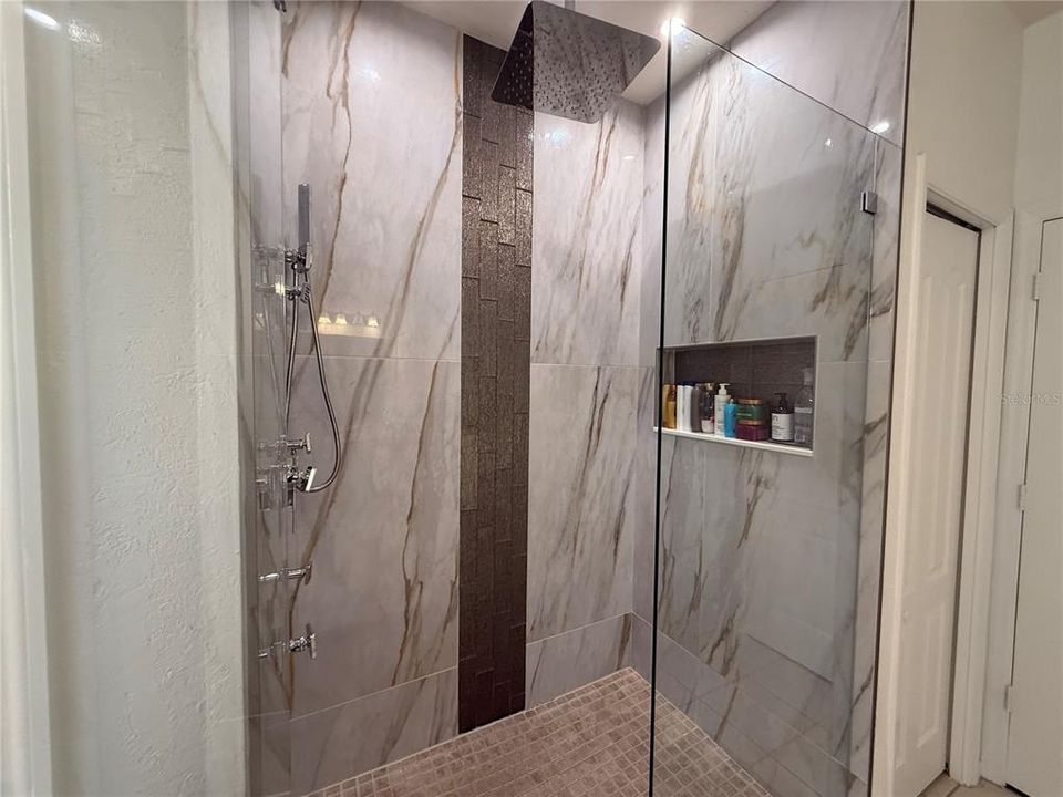 For Sale: $739,000 (5 beds, 3 baths, 3600 Square Feet)