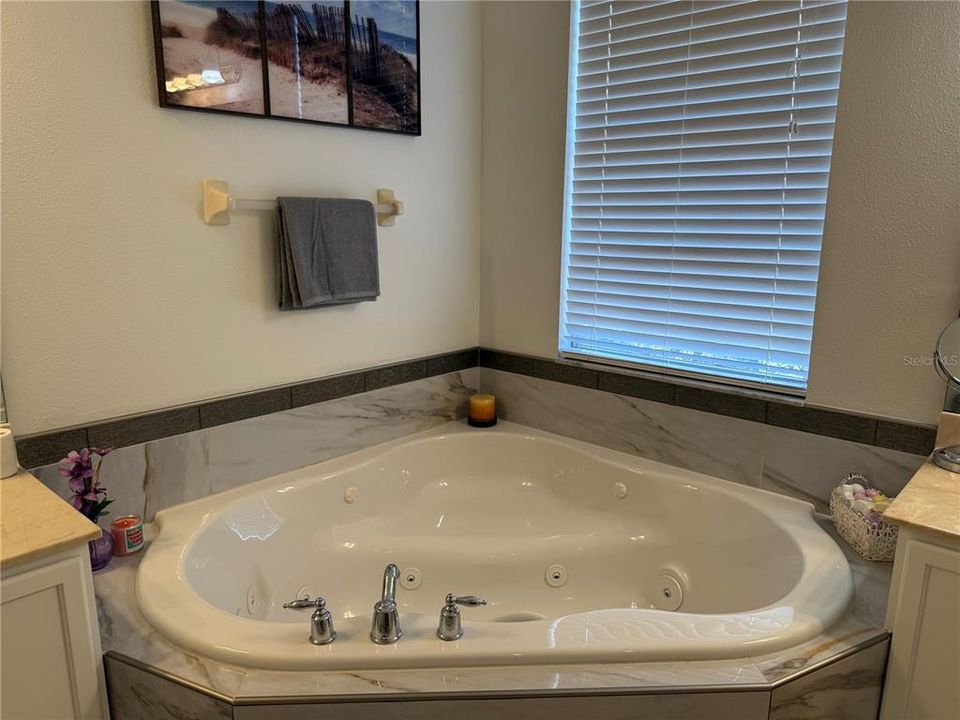 For Sale: $739,000 (5 beds, 3 baths, 3600 Square Feet)