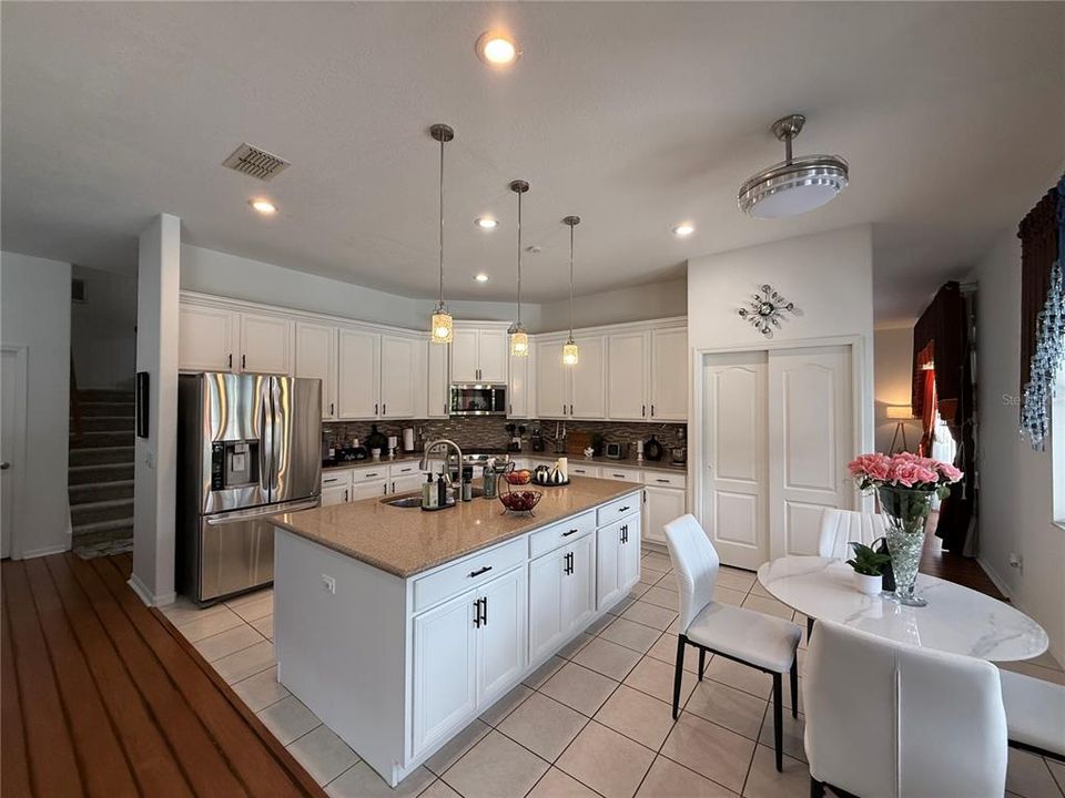 For Sale: $739,000 (5 beds, 3 baths, 3600 Square Feet)
