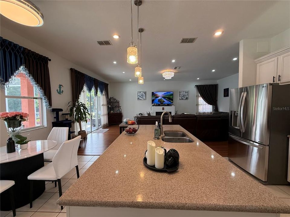 For Sale: $739,000 (5 beds, 3 baths, 3600 Square Feet)