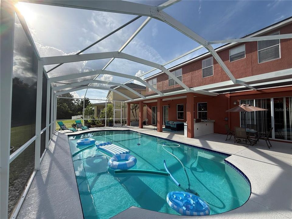 For Sale: $739,000 (5 beds, 3 baths, 3600 Square Feet)