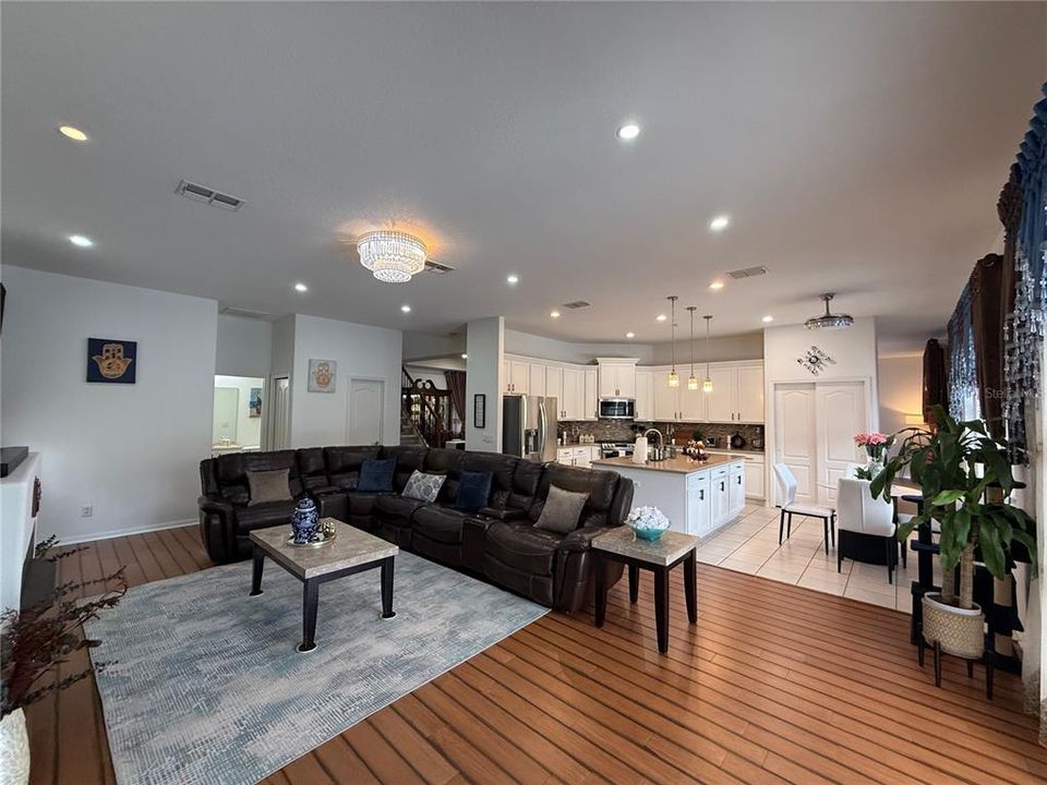 For Sale: $739,000 (5 beds, 3 baths, 3600 Square Feet)