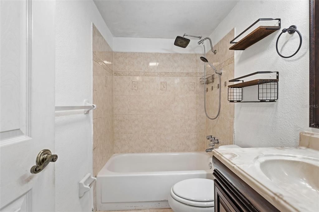 En Venta: $250,000 (3 camas, 1 baños, 1008 Pies cuadrados)