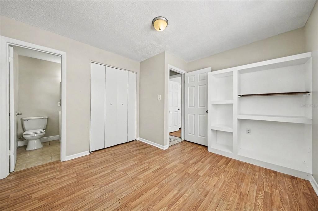 На продажу: $214,900 (3 спален, 2 ванн, 1039 Квадратных фут)
