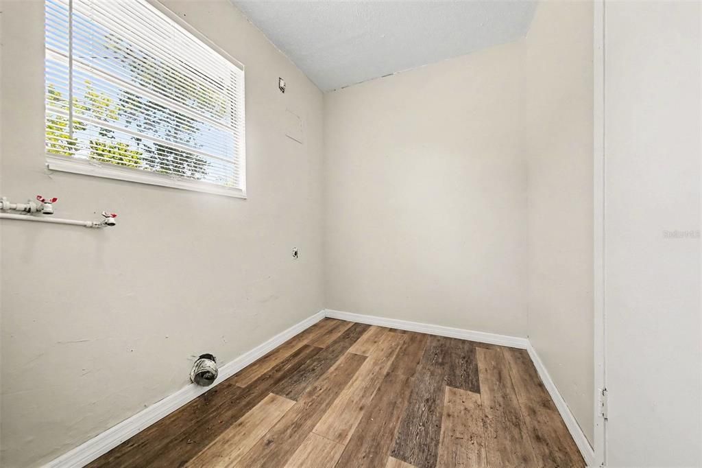 На продажу: $214,900 (3 спален, 2 ванн, 1039 Квадратных фут)