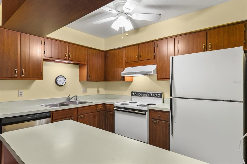 For Sale: $109,000 (3 beds, 1 baths, 897 Square Feet)