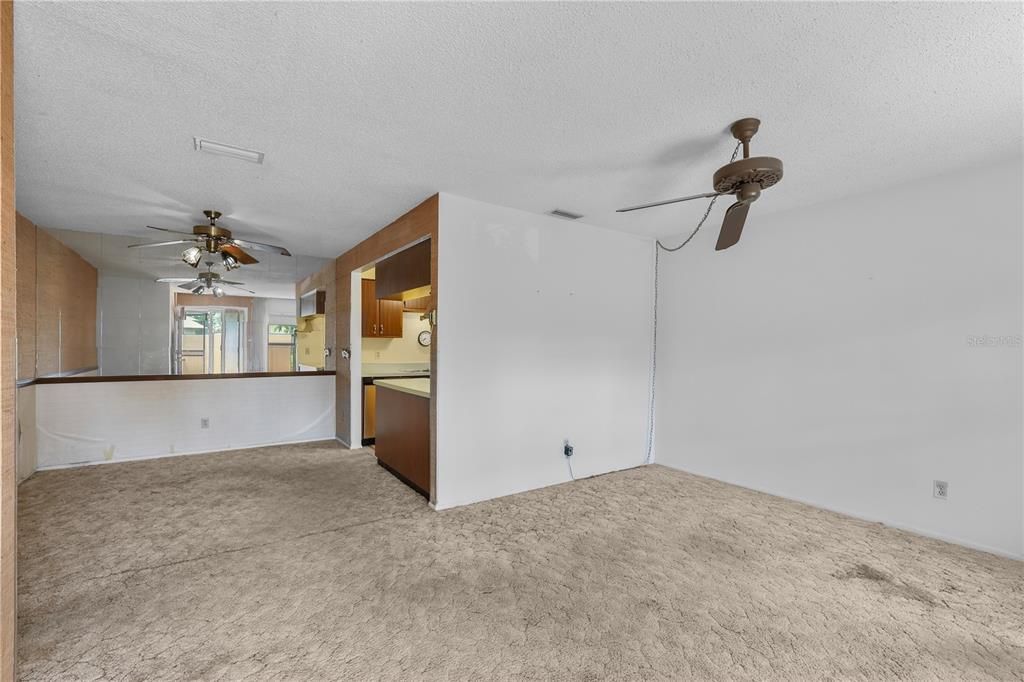 For Sale: $109,000 (3 beds, 1 baths, 897 Square Feet)