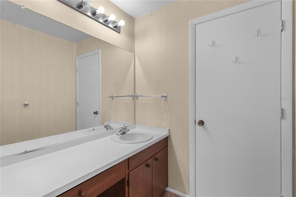 For Sale: $109,000 (3 beds, 1 baths, 897 Square Feet)