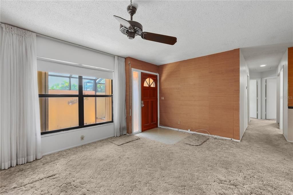 For Sale: $109,000 (3 beds, 1 baths, 897 Square Feet)