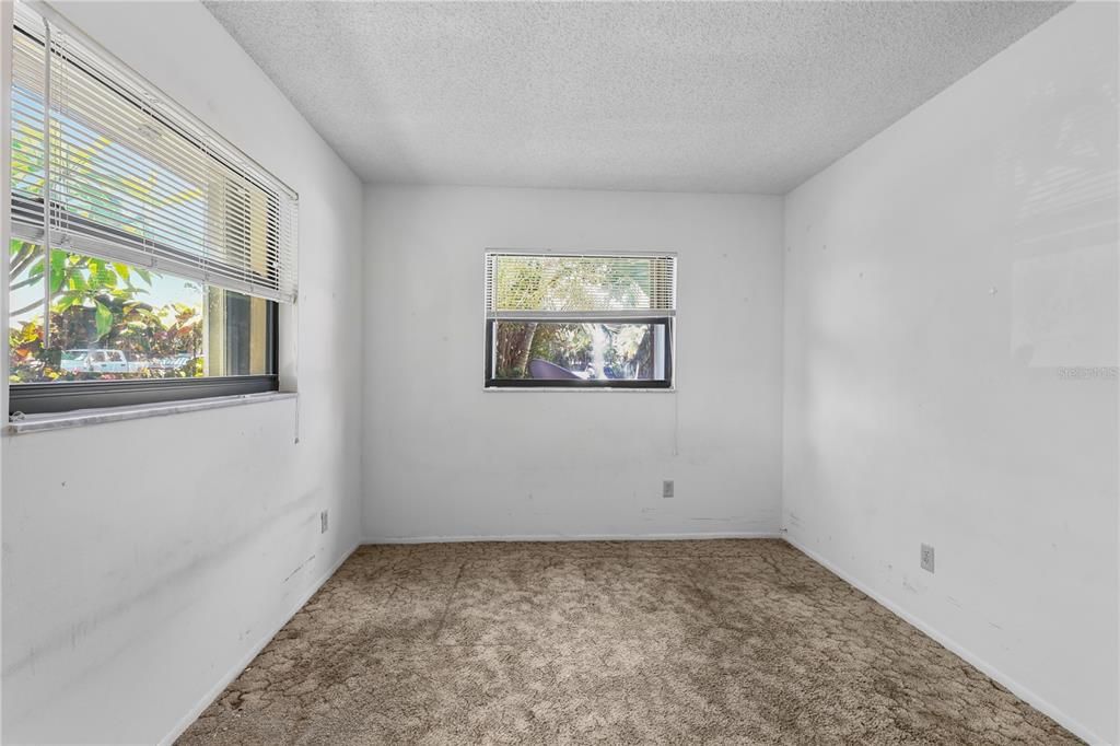 For Sale: $109,000 (3 beds, 1 baths, 897 Square Feet)