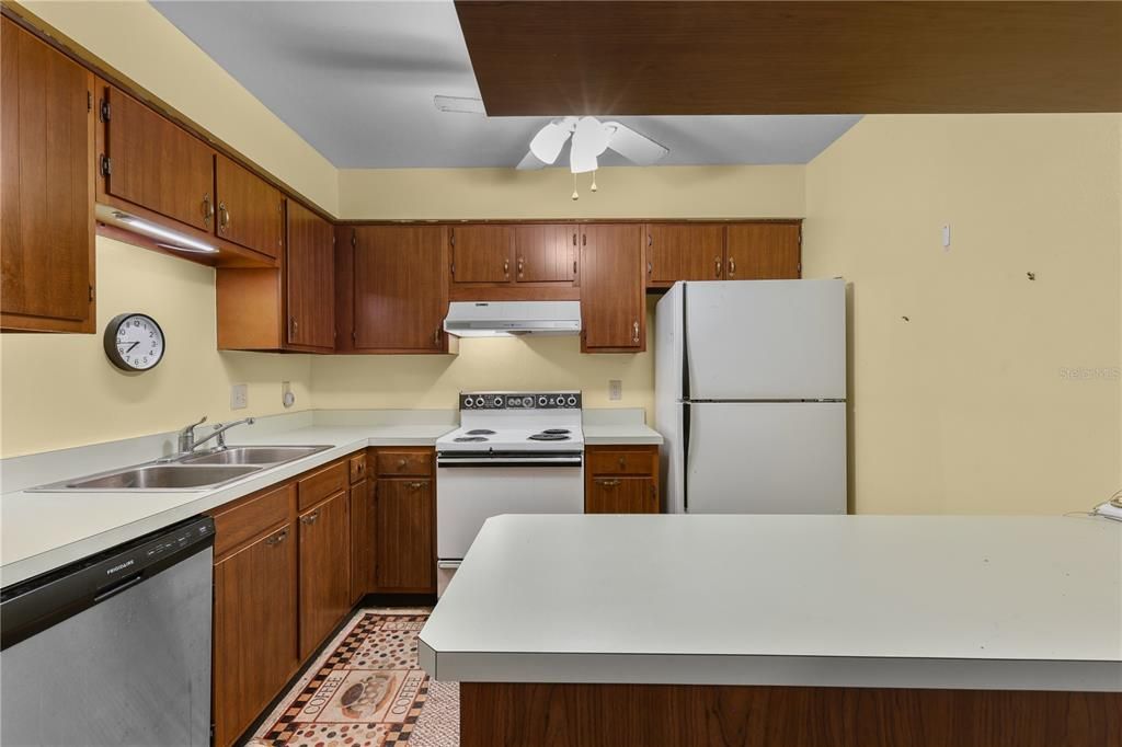 For Sale: $109,000 (3 beds, 1 baths, 897 Square Feet)