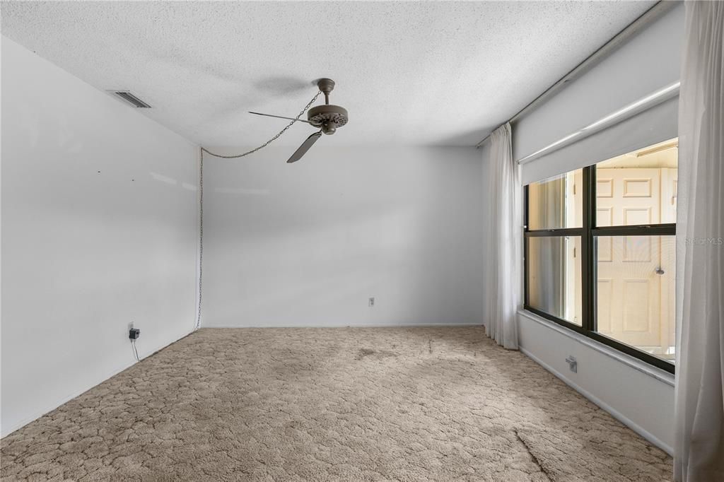 For Sale: $109,000 (3 beds, 1 baths, 897 Square Feet)