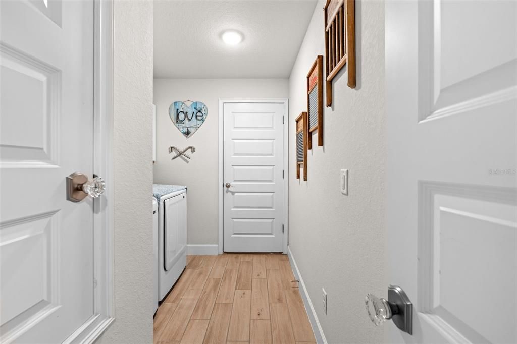 For Sale: $389,900 (4 beds, 3 baths, 2281 Square Feet)