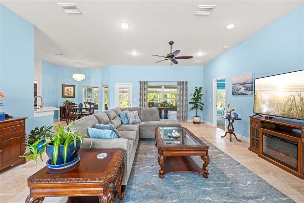 For Sale: $389,900 (4 beds, 3 baths, 2281 Square Feet)