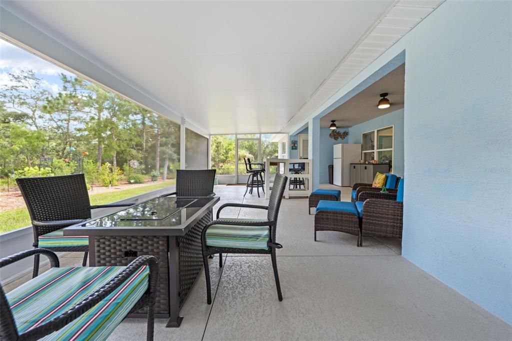 For Sale: $389,900 (4 beds, 3 baths, 2281 Square Feet)