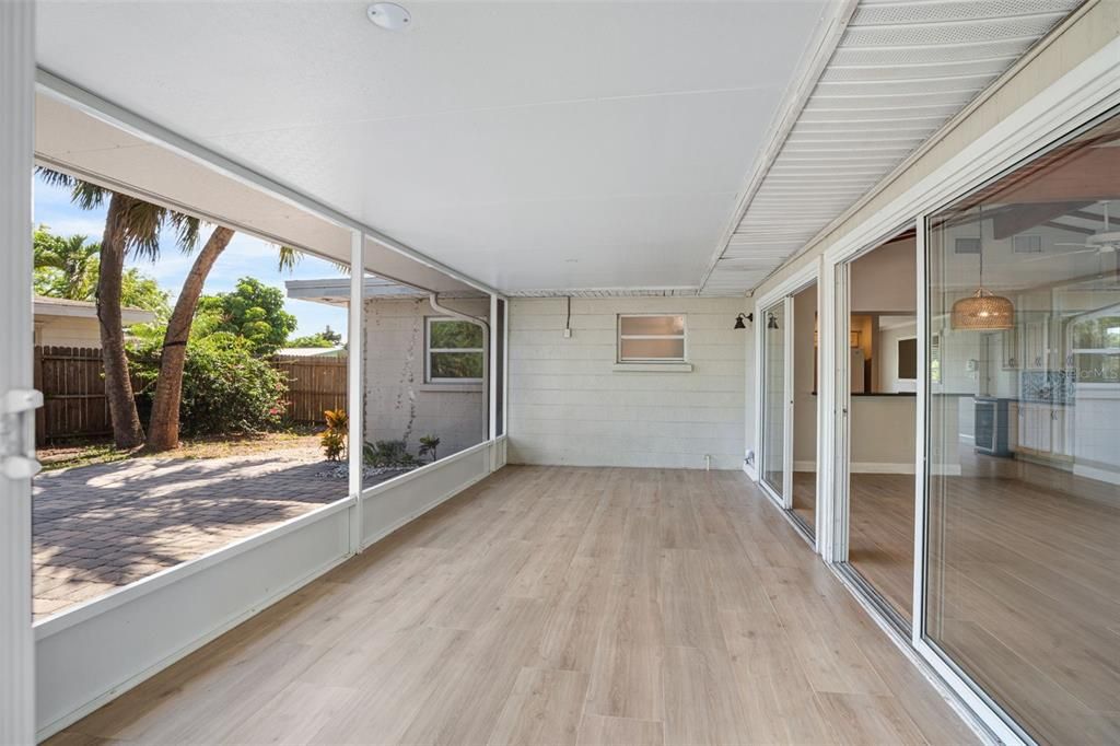 For Sale: $379,000 (3 beds, 1 baths, 1390 Square Feet)