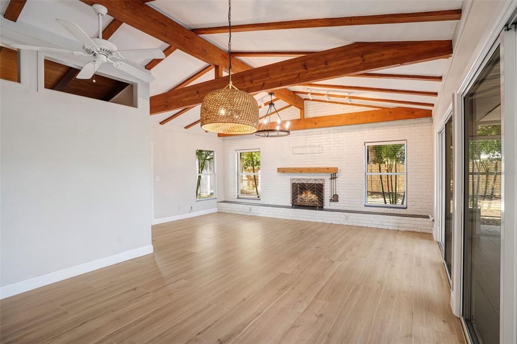 For Sale: $379,000 (3 beds, 1 baths, 1390 Square Feet)